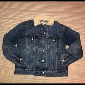 BLUE JEAN JACKET W/ FUR COLLAR